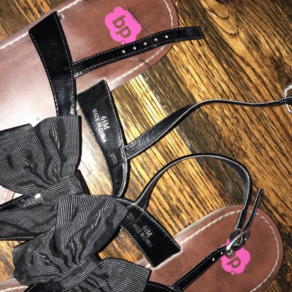 black bow sandals - Picture 4 of 4